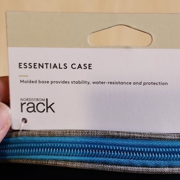 Nordstrom Rack Essentials Case NWT - Picture 3 of 4